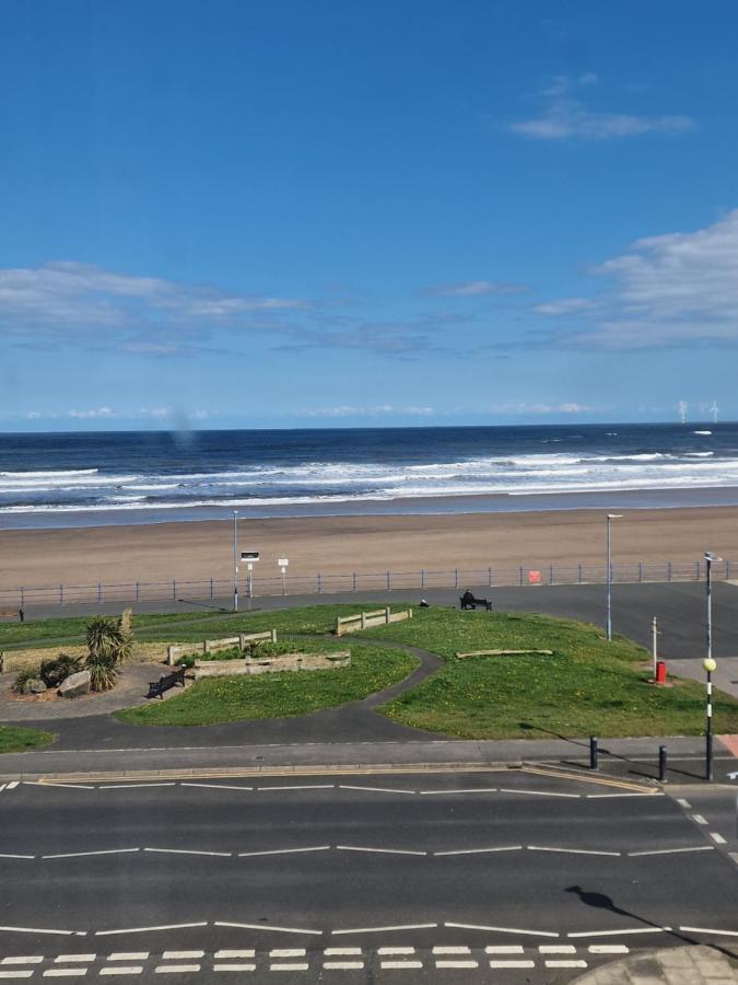 2 The Green, Exceptional Large House, Sea Views Loads Of Bathrooms Seaton Carew Bagian luar foto