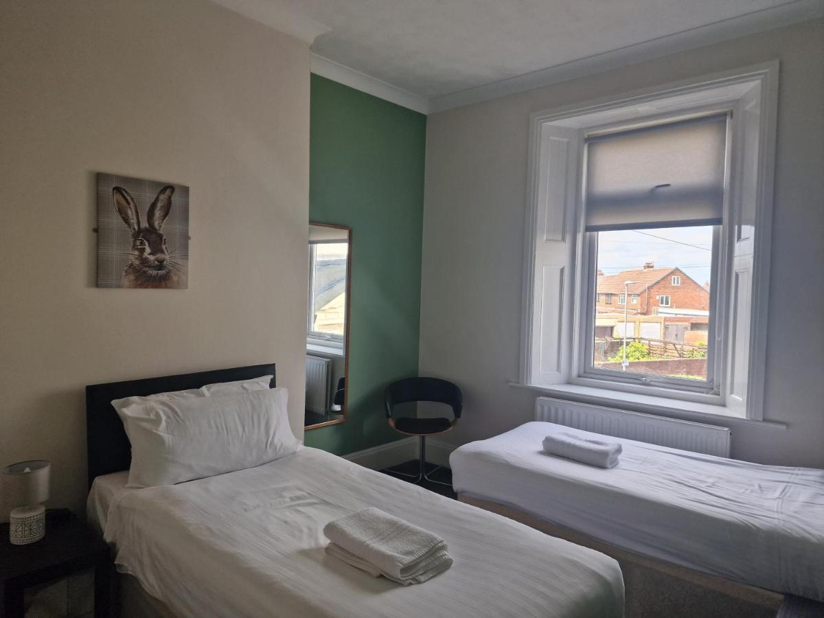 2 The Green, Exceptional Large House, Sea Views Loads Of Bathrooms Seaton Carew Bagian luar foto