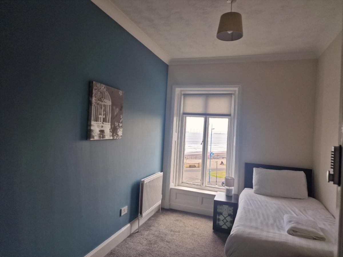 2 The Green, Exceptional Large House, Sea Views Loads Of Bathrooms Seaton Carew Bagian luar foto